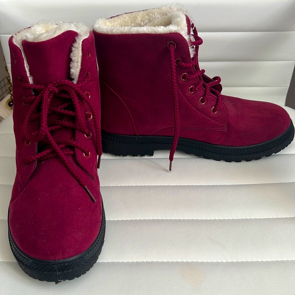 SQL winter boots never worn